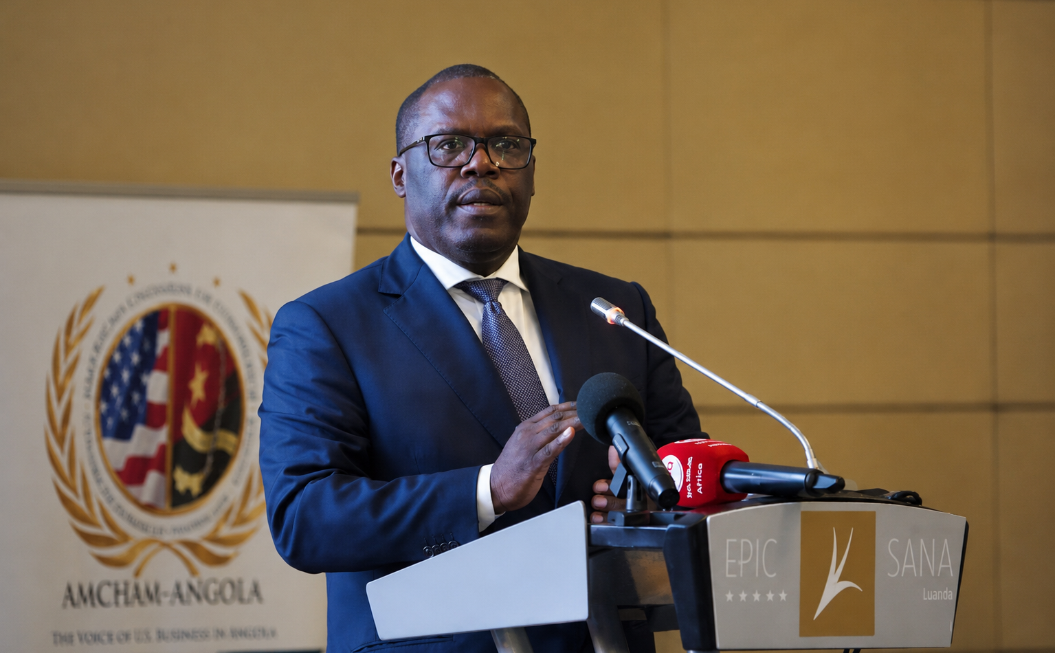 Paulino Jerónimo, président du conseil d’administration de l’ANPG, à une tribune