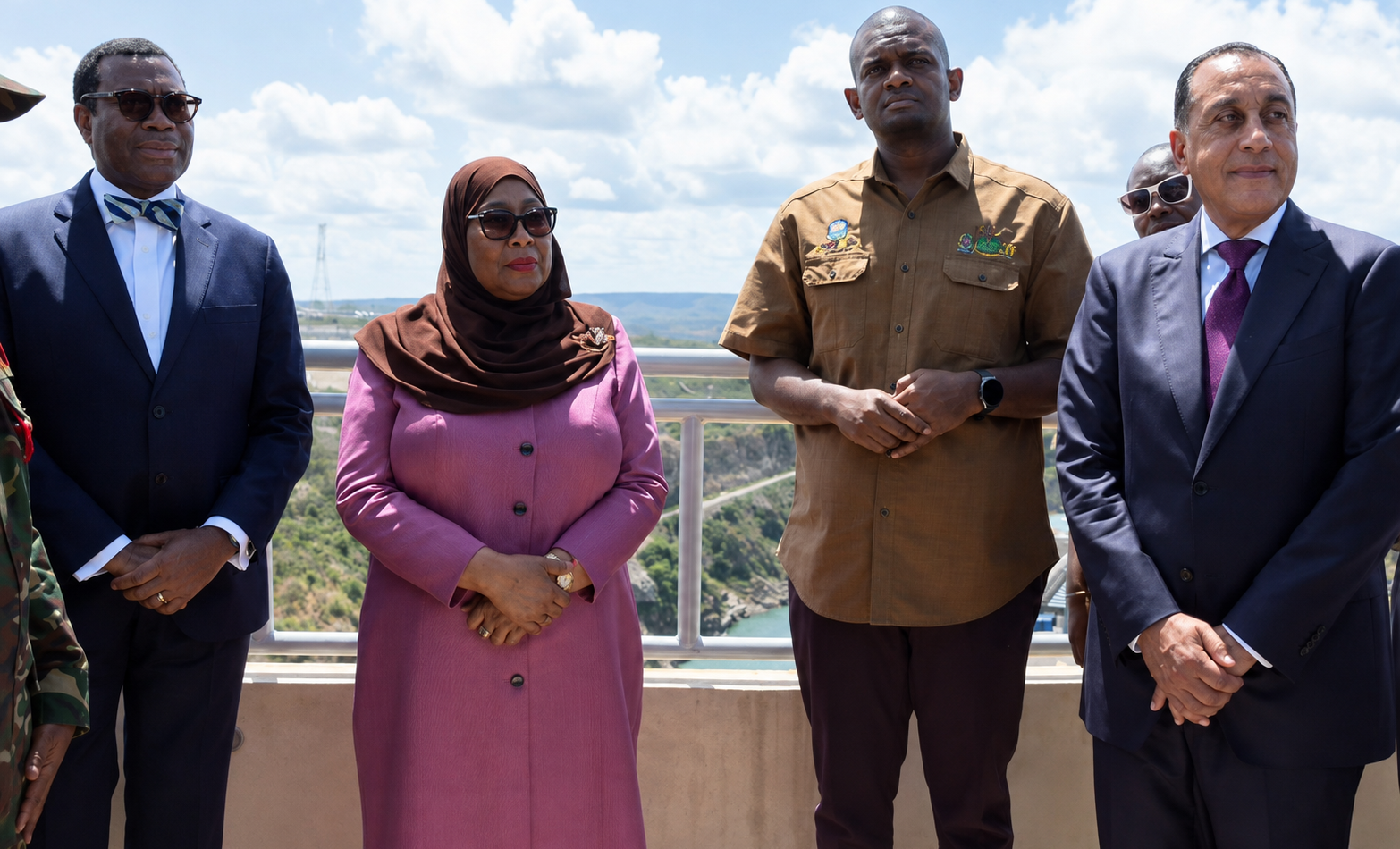 La présidente Samia Suluhu Hassan lors de l’inauguration de la centrale Julius Nyerere à Rufiji