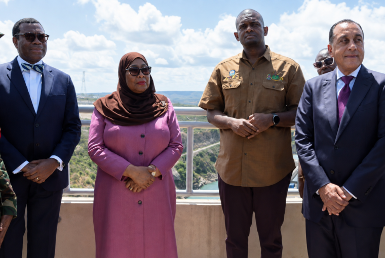 La présidente Samia Suluhu Hassan lors de l’inauguration de la centrale Julius Nyerere à Rufiji