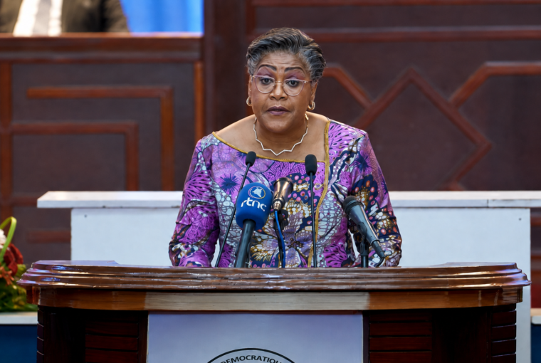 Judith Suminwa Tuluka prononce une allocution devant l’Assemblée nationale à Kinshasa